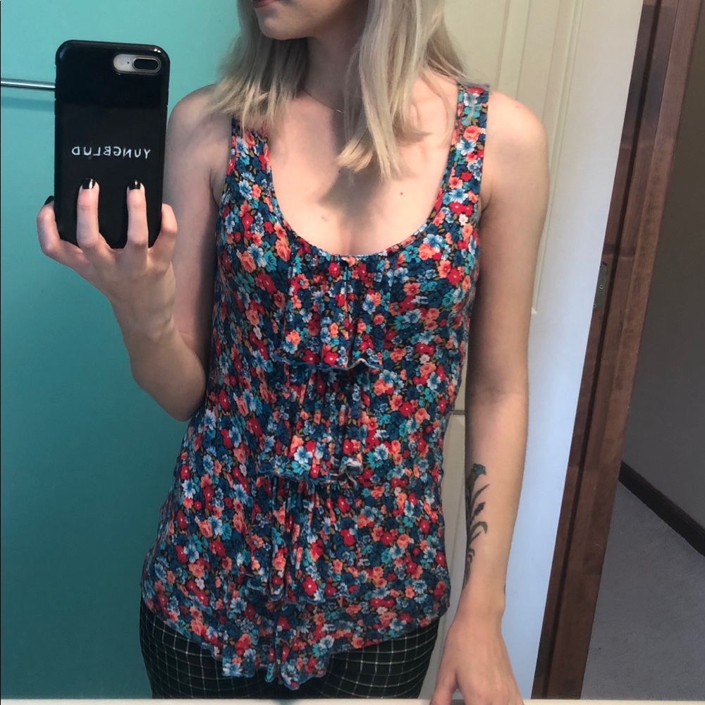 Flower tank top with ruffles